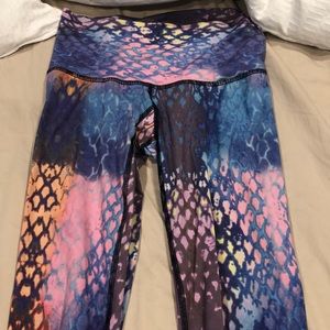 teeki Pants - Teeki printed work out Capri teeki Pants - Teeki printed work out Capri